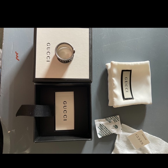 Gucci double G snake ring size 10 never worn - Picture 2 of 4